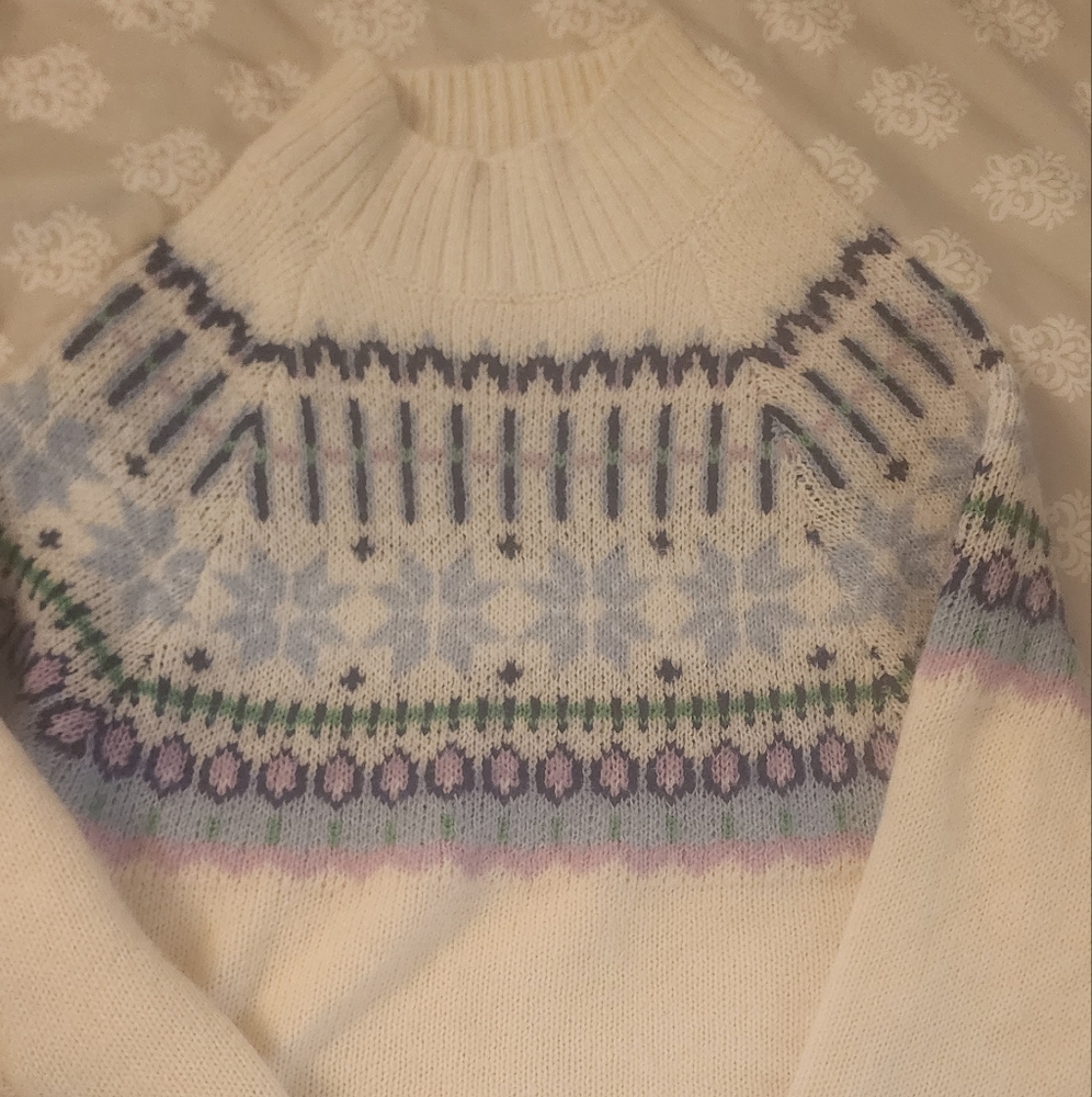 Elegant Cream Patterned Sweater